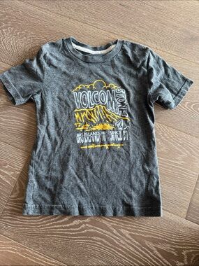 Volcom Big Island Hawaii Kids Gray Short-Sleeve Tee with Yellow Graphic
